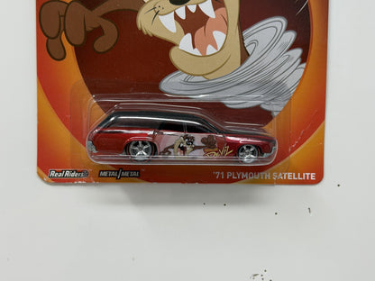 Hot Wheels Looney Tunes 1971 Plymouth Satellite 1:64 Diecast Real Riders