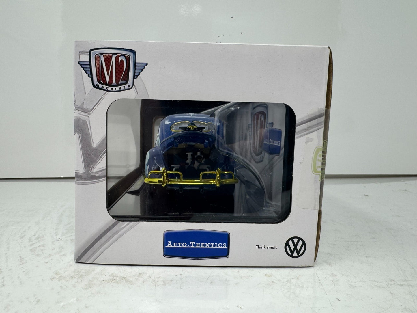 M2 Machines 1952 Volkswagen Beetle Deluxe Model CHASE 1:24 Diecast Gold Rims