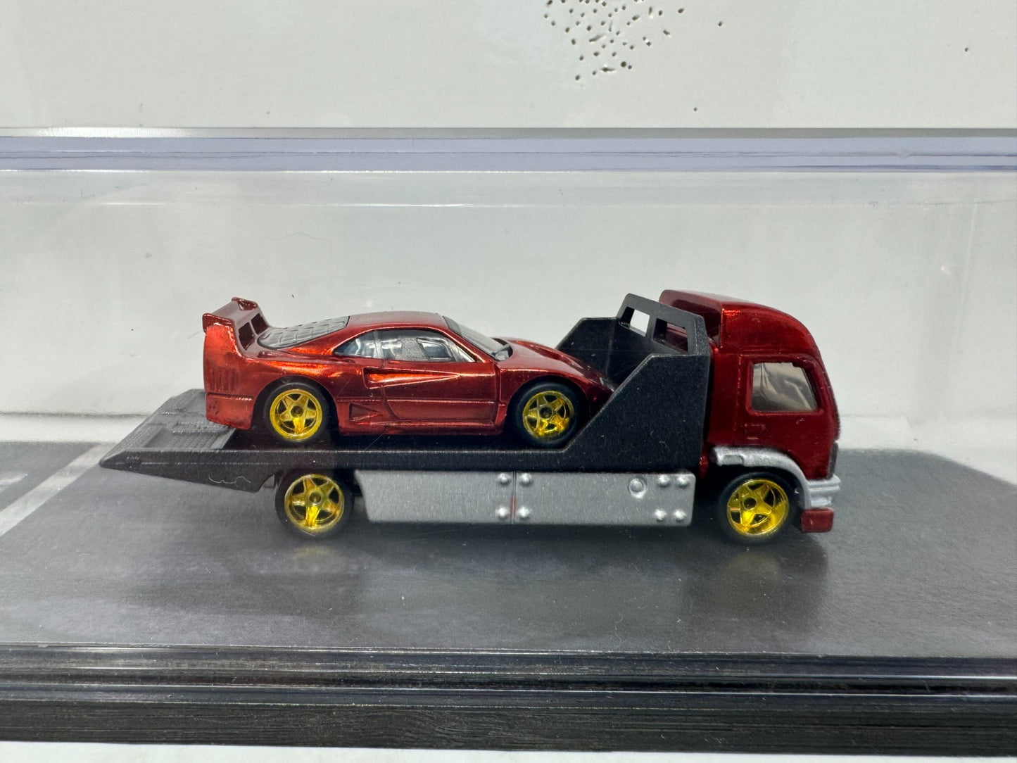 Ferrari F40 & Transporter 1:64 Diecast with Display Case has Custom Real Riders Tire & Paint Job