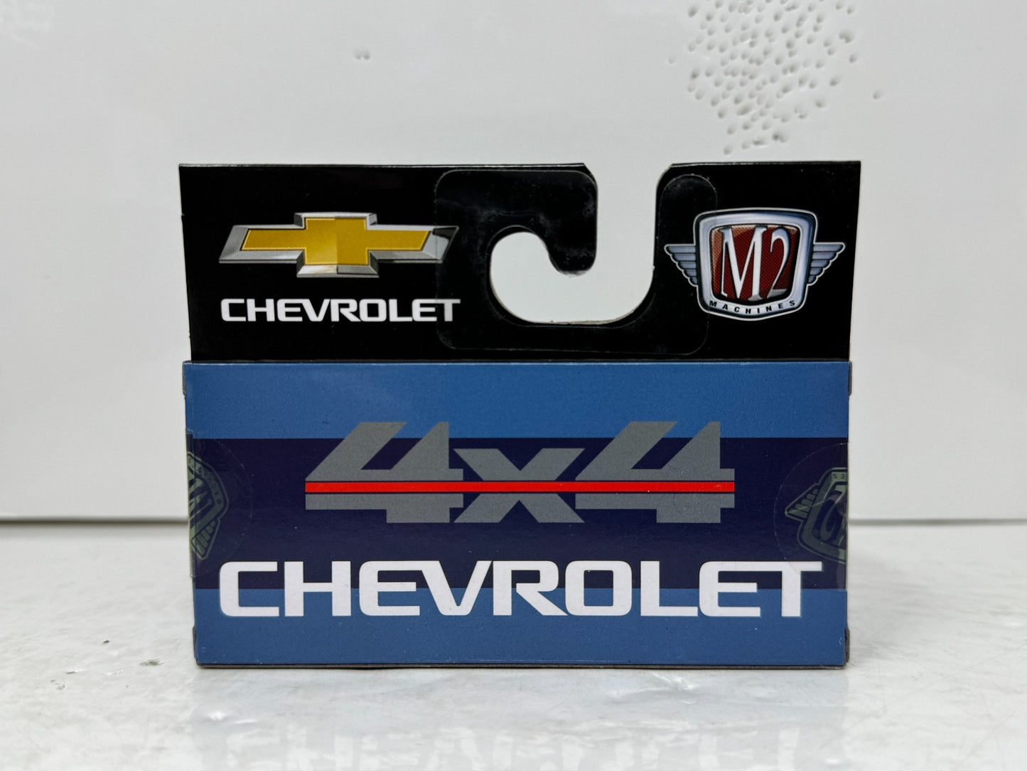 M2 Machines 1993 Chevrolet Silverado 1500 4x4 1:64 Diecast