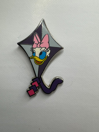 DLR Disney Daisy Duck Kites Cast Lanyard Series Trading Pin DC2S10