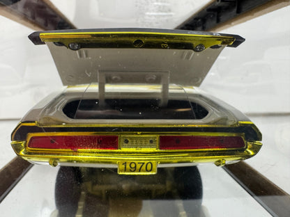 M2 Machines 1970 Dodge Challenger TA Detroit Muscle CHASE 1:24 Diecast Gold Rims