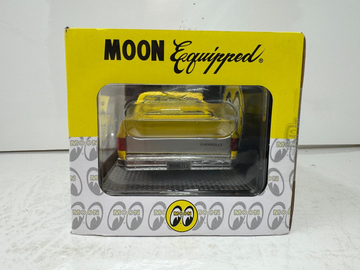 M2 Machines 1973 Chevrolet Cheyenne 10 Moon Eyes Pickup 1:24 Diecast