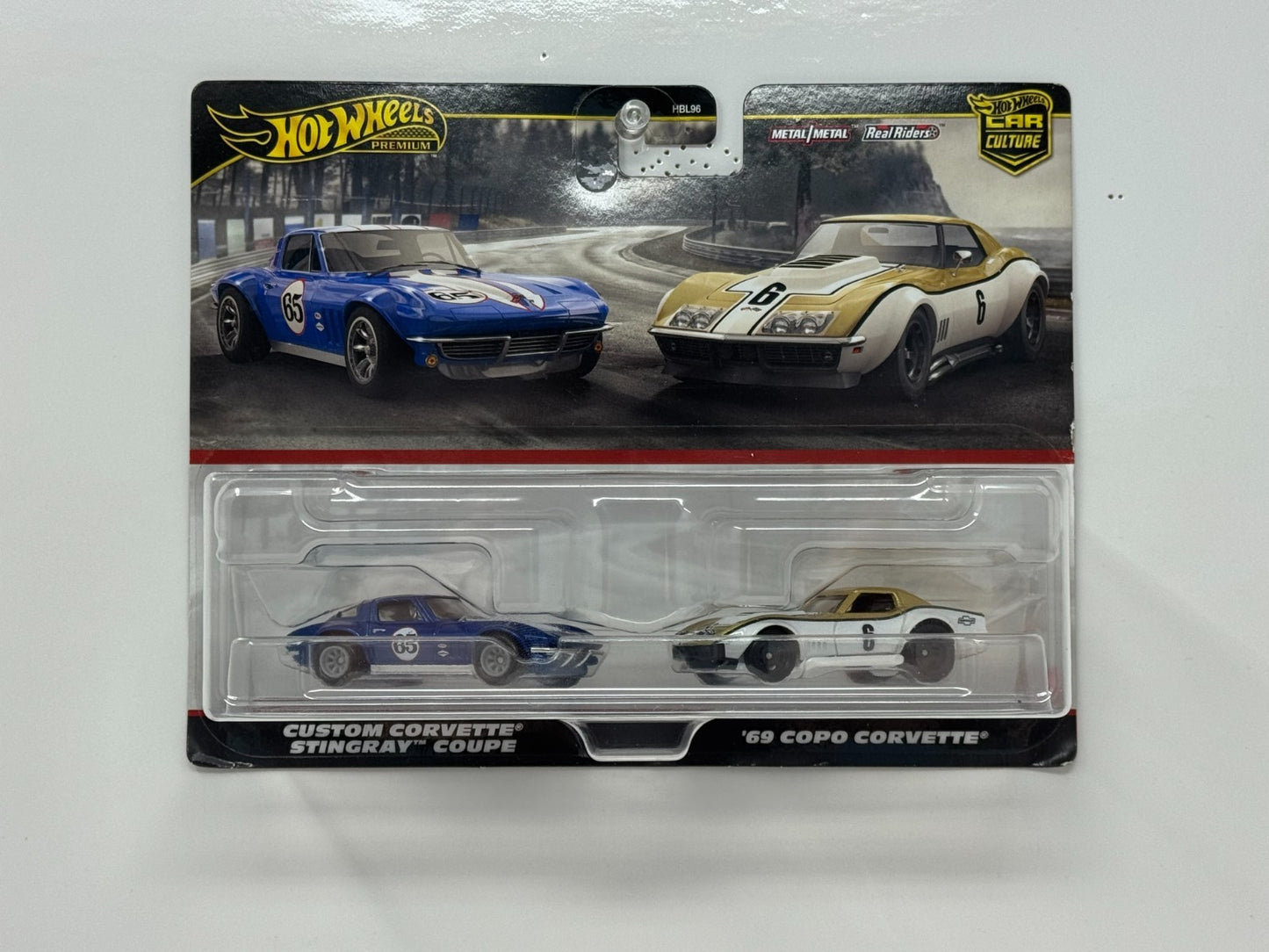 Hot Wheels Premium Corvette Stingray Coupe & COPO Corvette 2-Pack 1:64 Diecast