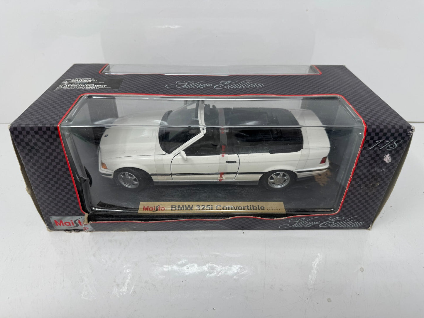 Maisto 1993 BMW 325i Convertible Silver Series 1:18 Diecast