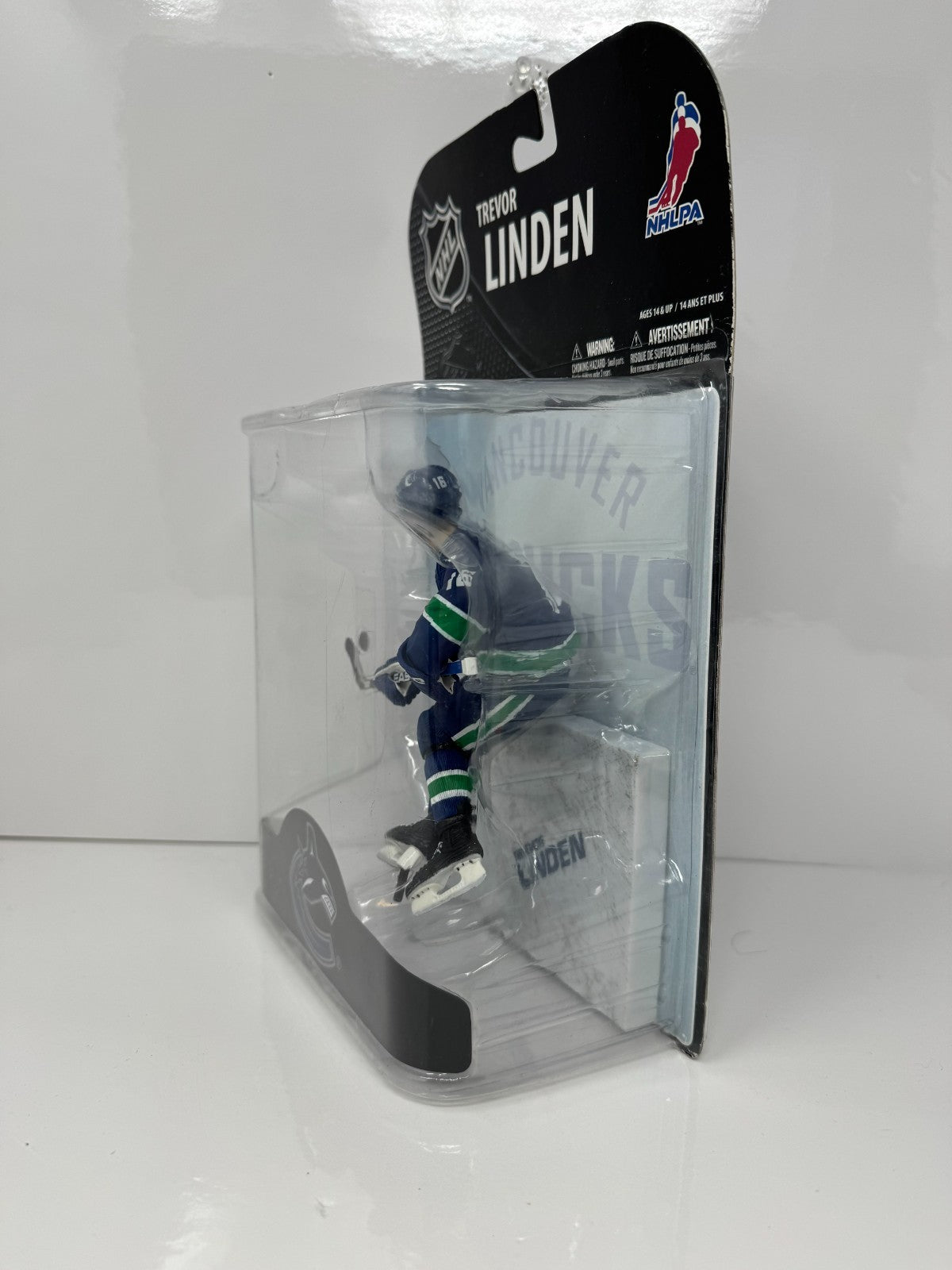 McFarlane NHL Trevor Linden Vancouver Canucks Canadian Exclusive Figure