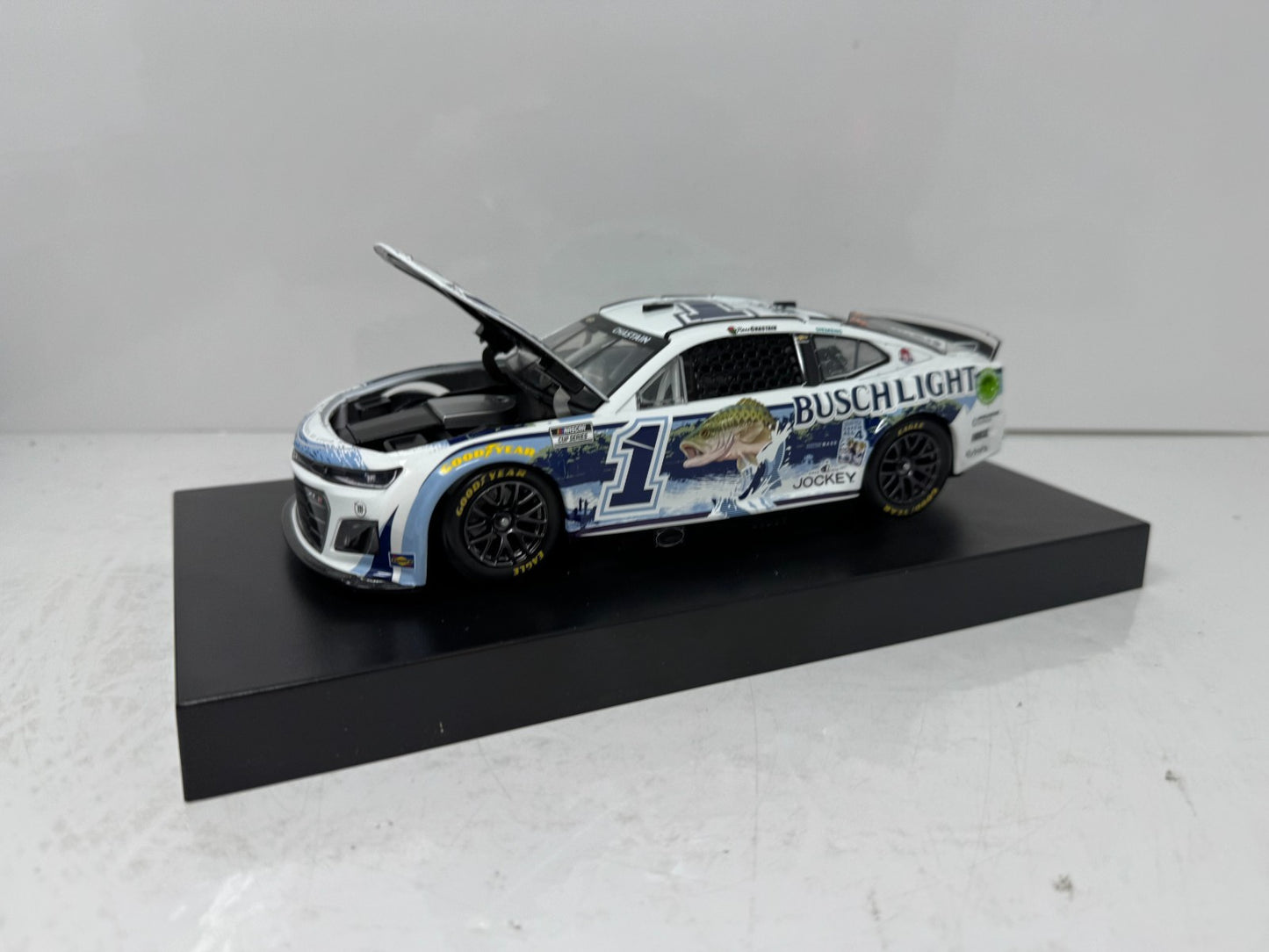 Lionel Racing Nascar #1 Ross Chastain Busch Light Fishing Chevy Camaro ZL1 1:24 Diecast