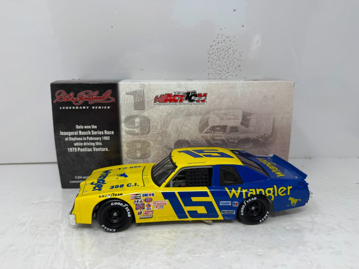 Action Nascar Legendary #15 Dale Earnhardt Wrangler 1979 Ventura 1:24 Diecast