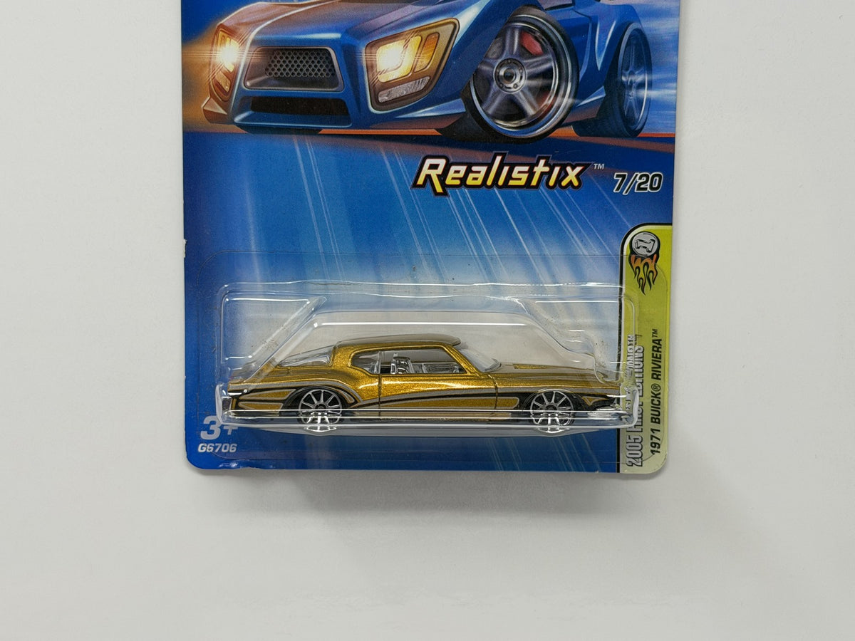 Hot Wheels Realistix 2005 First Editions 1971 Buick Riviera 1:64 Diecast Gold