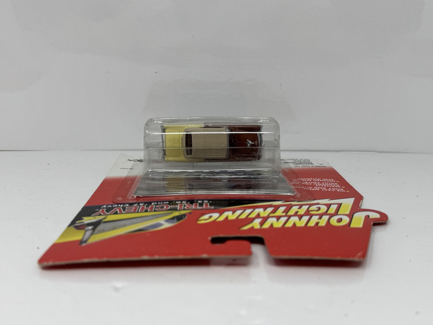 Johnny Lightning Tri-Chevy 1956 Chevrolet Bel Air 1:64 Diecast