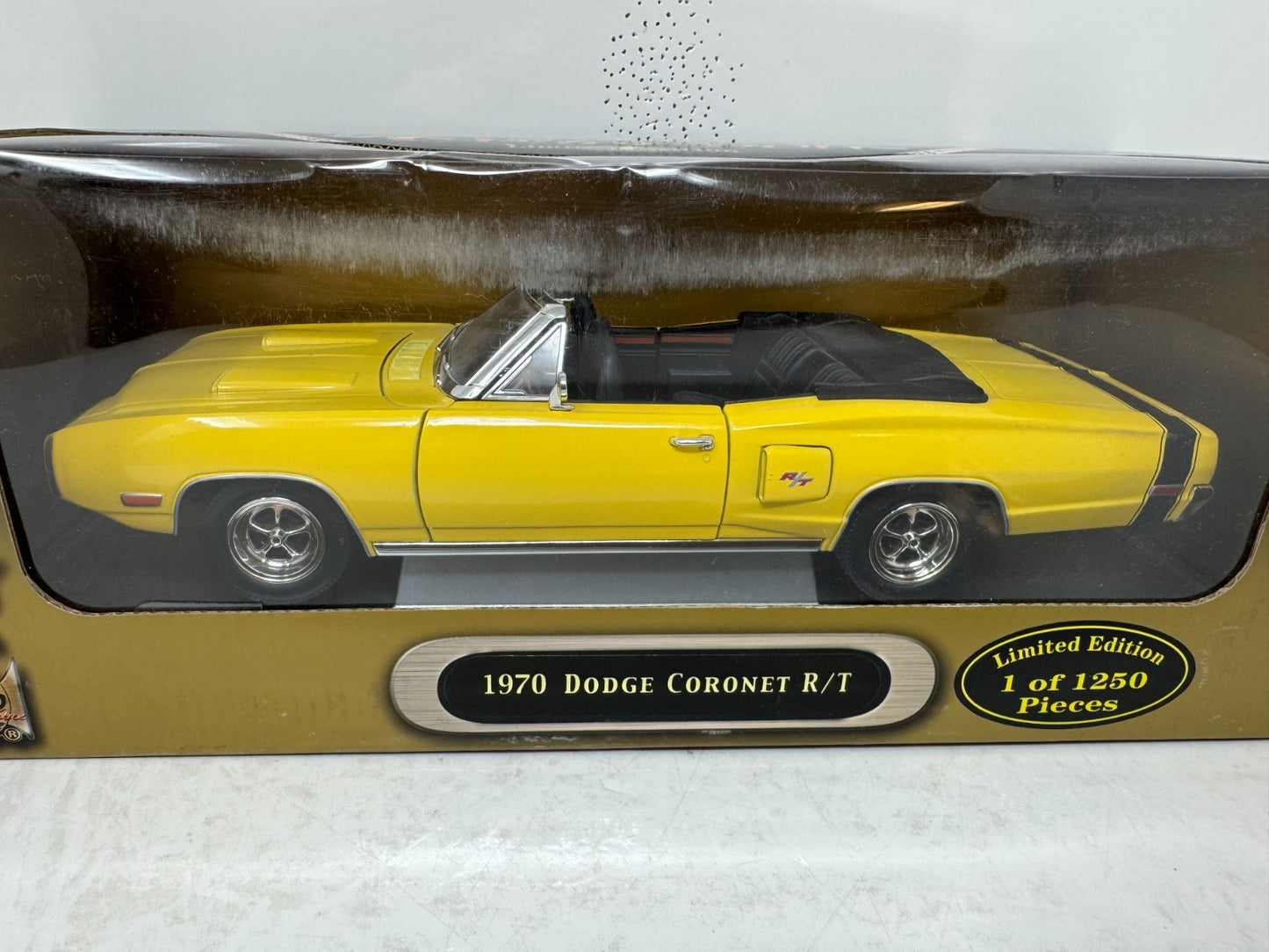Yat Ming Road Signature 1970 Dodge Coronet R/T 1:18 Diecast Limited Edition