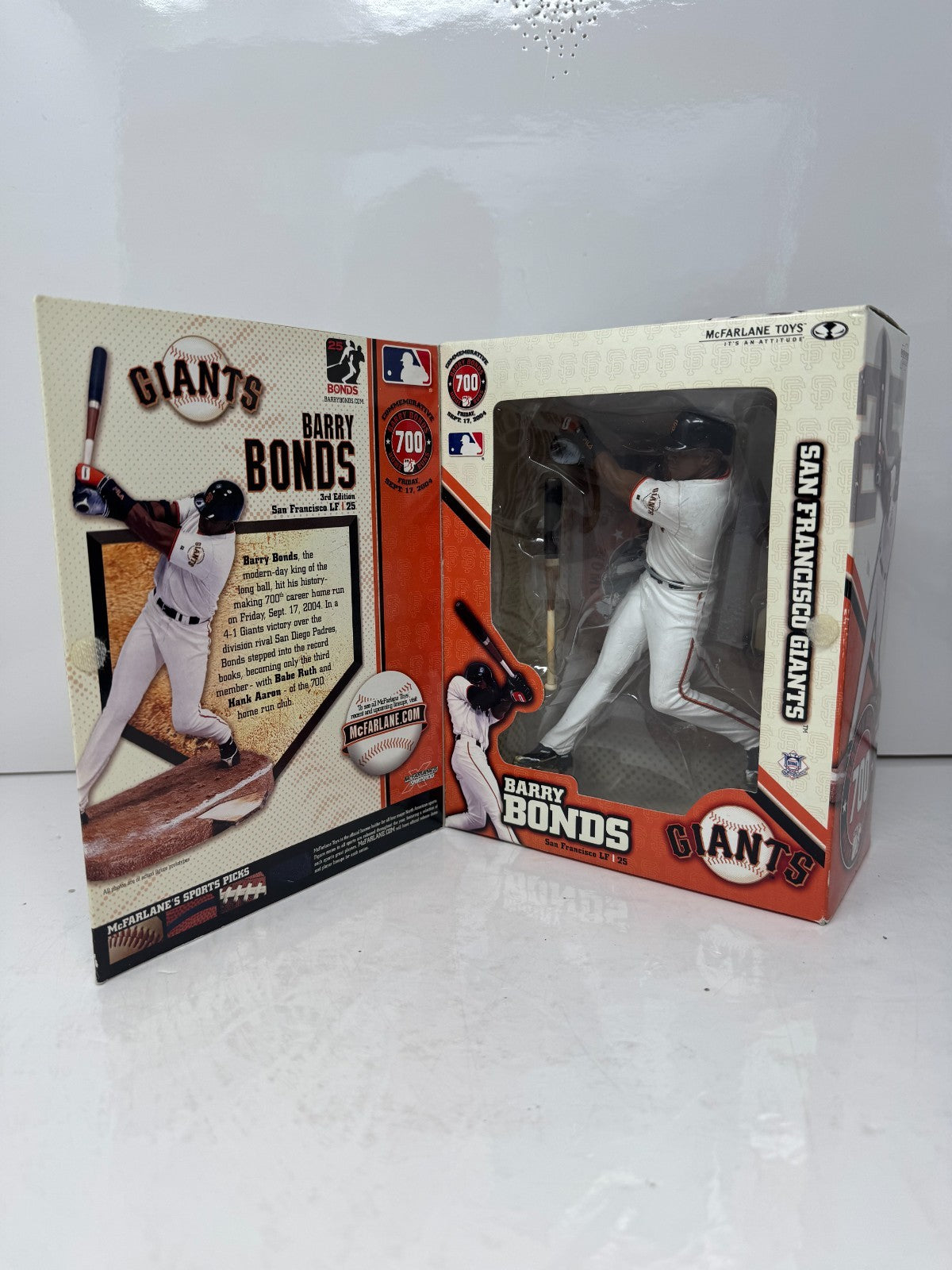 McFarlane MLB Barry Bonds San Francisco Giants Commemorative 700 Home Run Figure