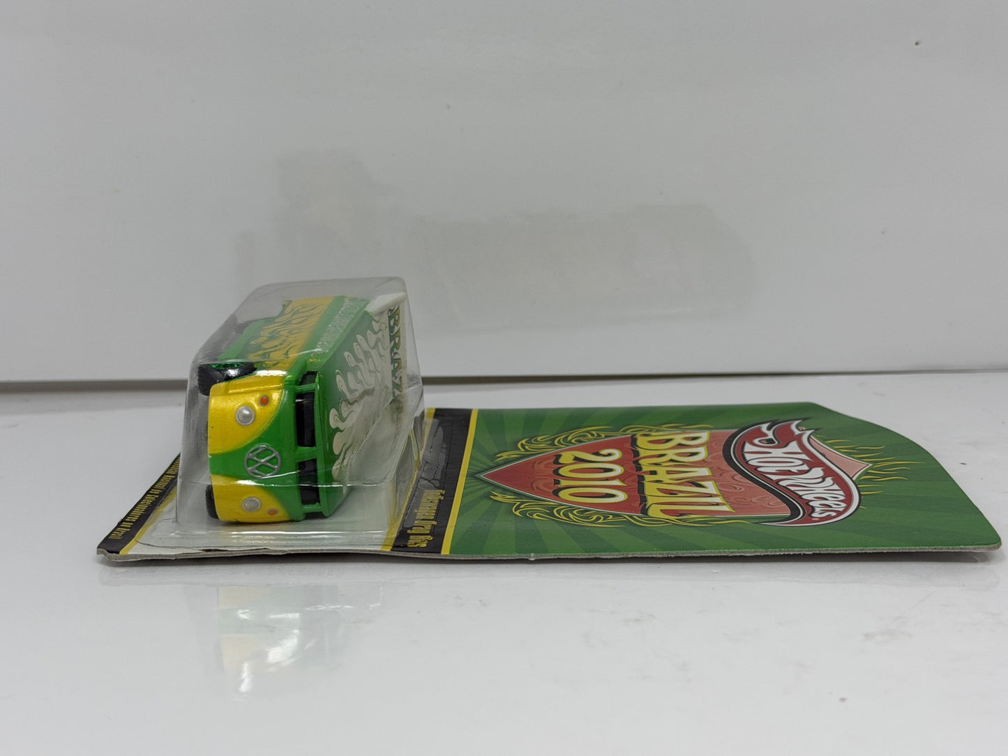 Hot Wheels 2010 Brazil Convention Volkswagen Drag Bus 1:64 Diecast 4136/5000