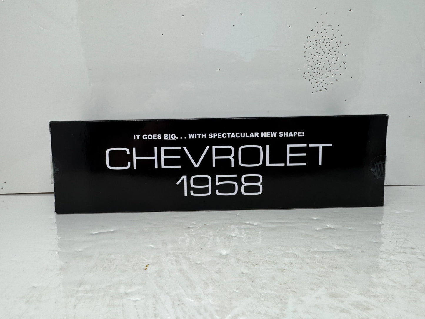 M2 Machines 1958 Chevrolet Impala & 1958 Chevy LCF Hauler 1:64 Diecast