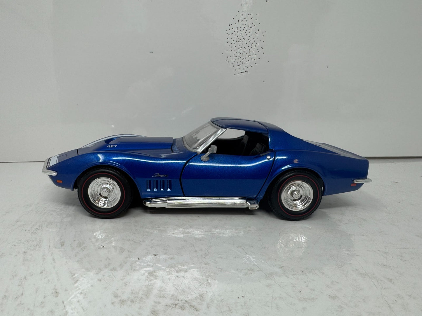 Hot Wheels 100% Series 1969 Chevrolet Corvette 1:18 Diecast