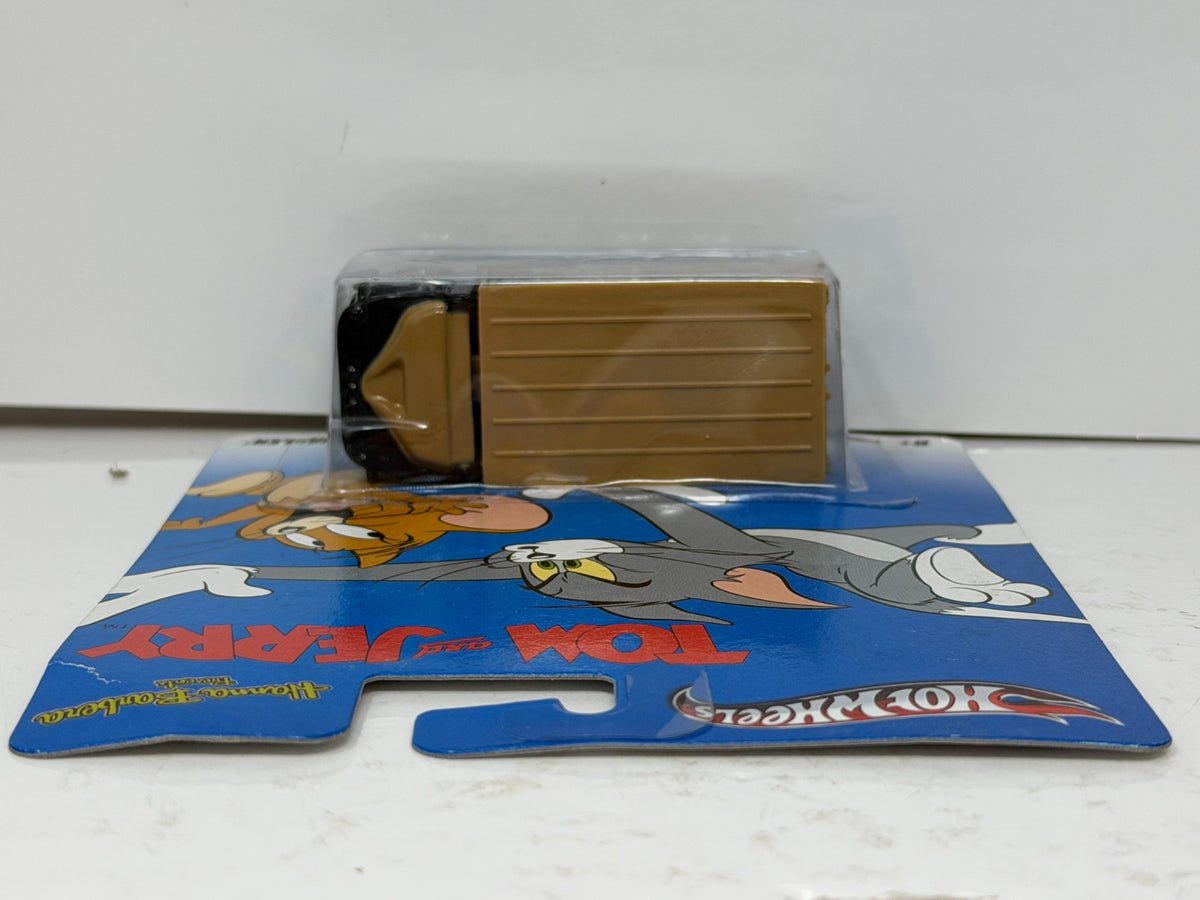 Hot Wheels Tom and Jerry Hiway Hauler 1:64 Diecast Real Riders