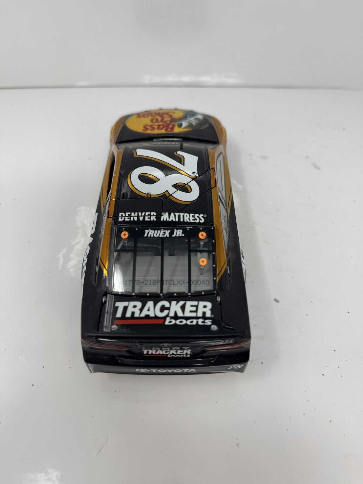 Lionel NASCAR Martin Truex Jr #78 Bass Pro 2017 Toyota Camry Chrome 1:24 Diecast