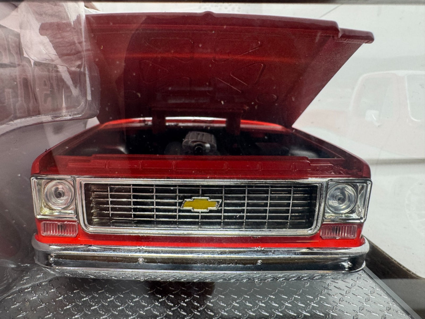 M2 Machines 1973 Chevrolet Cheyenne 10 Square Body Truck 1:24 Diecast