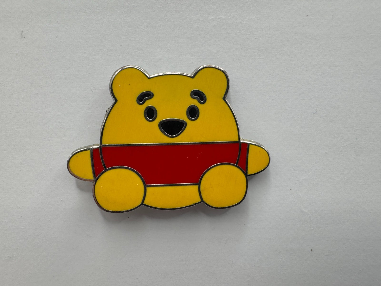 Disney Round Characters Winnie the Pooh Trading Pin DC1S18