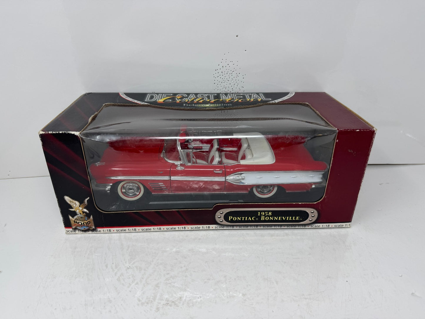 Road Signature 1958 Pontiac Bonneville Convertible 1:18 Diecast