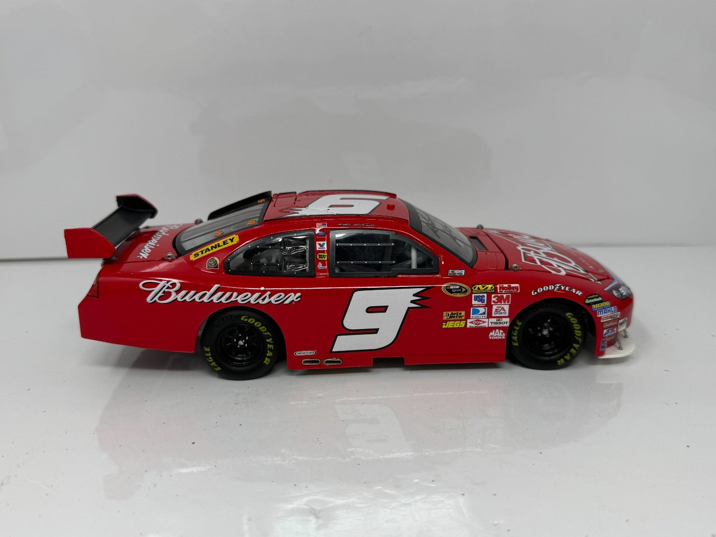 Action NASCAR Kasey Kahne #9 Budweiser 2010 Ford Fusion 1:24 Diecast