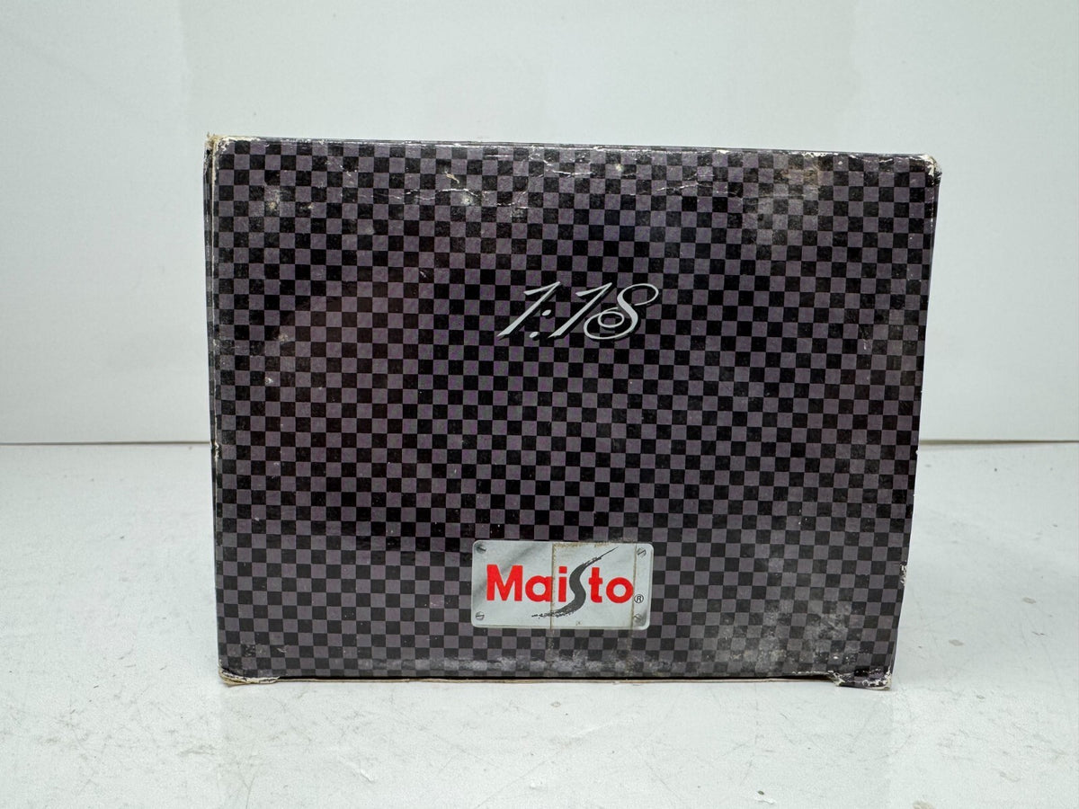 Maisto 1996 Chevrolet Corvette Coupe Silver Series 1:18 Diecast