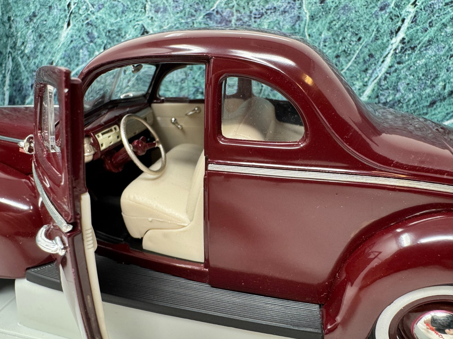 Ertl American Muscle 1940 Ford Deluxe Coupe 1:18 Diecast