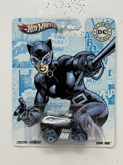 Hot Wheels DC Comics Originals Cool One Catwoman 1:64 Diecast Real Riders