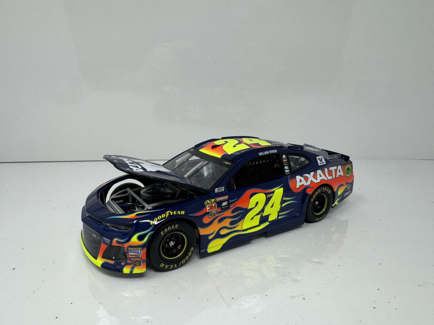 Lionel NASCAR William Byron #24 Axalta 2018 Chevrolet Camaro 1:24 Diecast