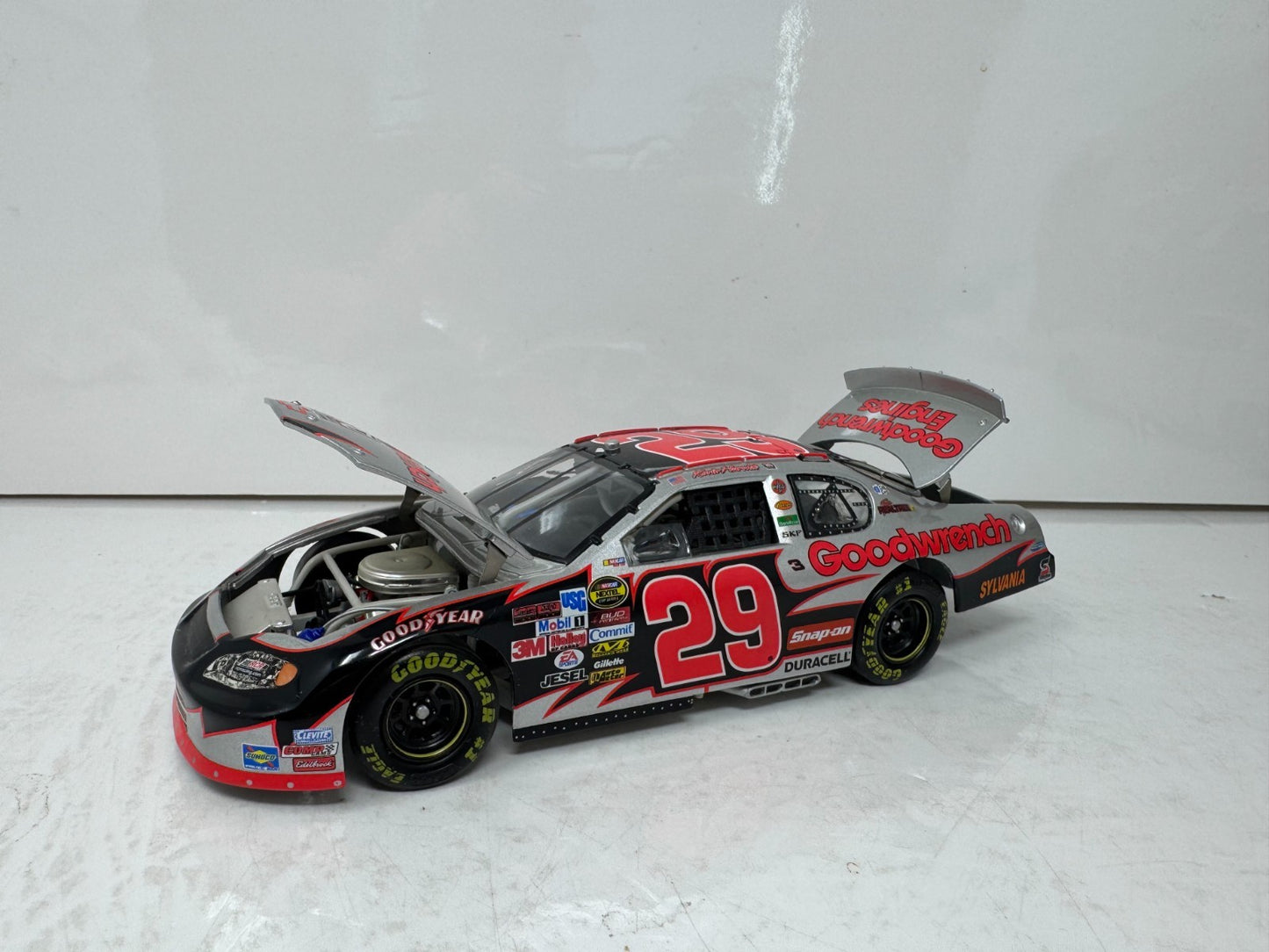 Action Nascar #29 Kevin Harvick GM Quicksilver 2005 Monte Carlo 1:24 Diecast