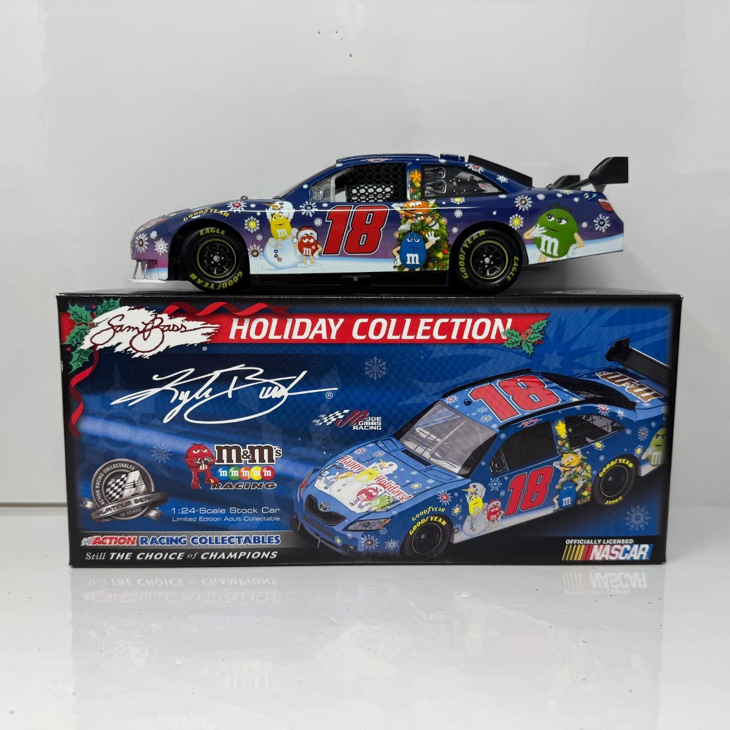 Action NASCAR #18 Kyle Busch M&M's Holiday 2008 Camry 1:24 Diecast SERIAL #118