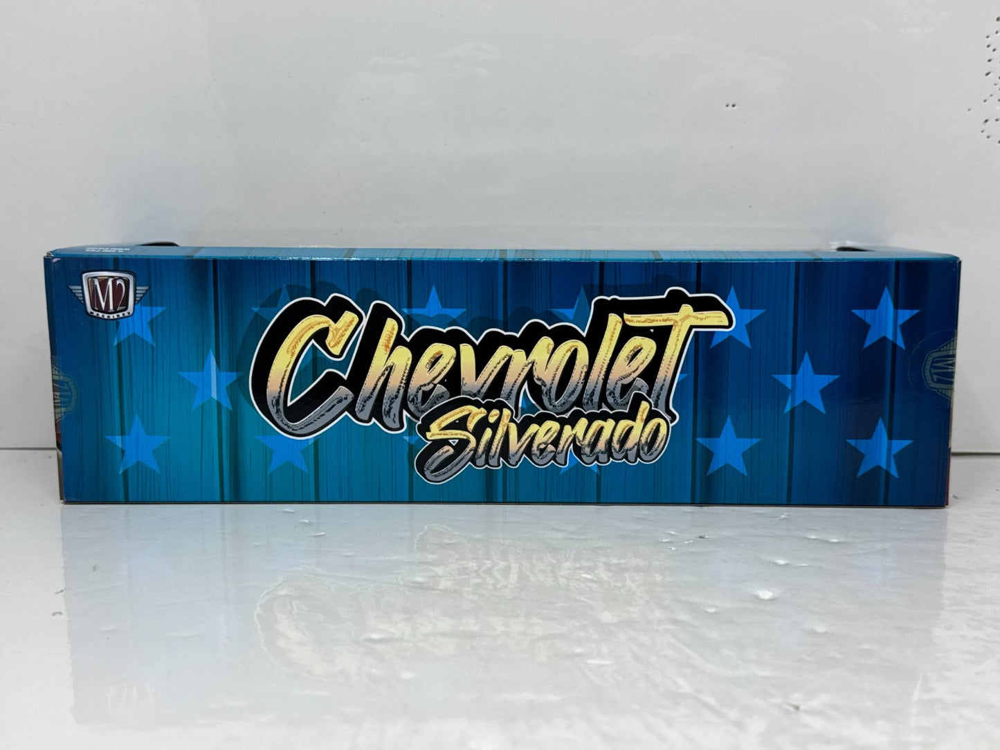 M2 Machines Chevrolet Silverado 1975 Chevrolet Silverado 30 4x4 & 1973 Chevrolet Silverado 30 1:64 Diecast