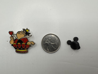 DLR Disney Queen of Hearts Alice in Wonderland Chess Trading Pin DC1S14