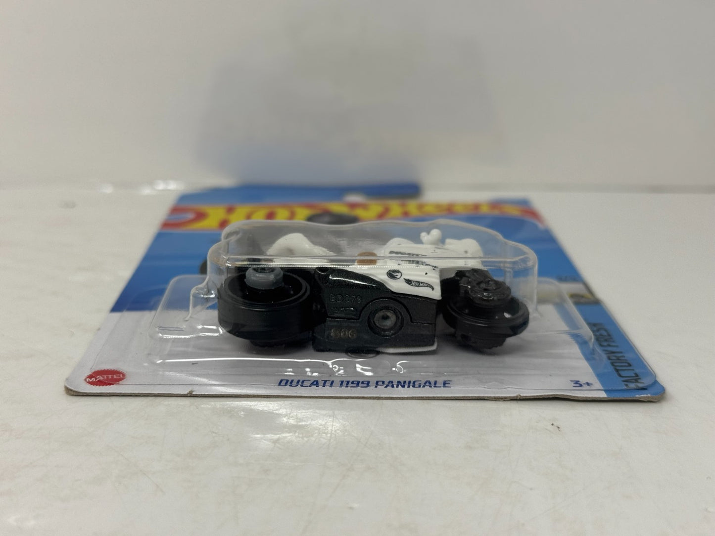 Hot Wheels Treasure Hunt Ducati 1199 Panigale 1:64 Diecast