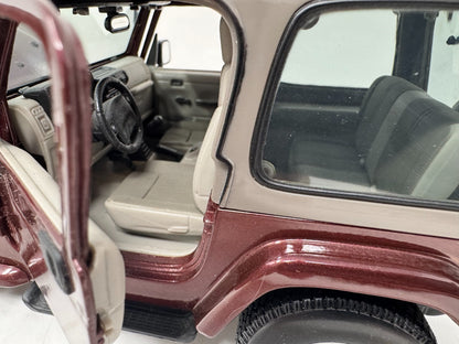 Maisto Special Edition Jeep Wrangler Sahara 1:18 Diecast Maroon Car
