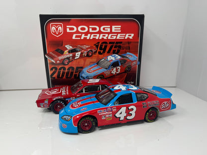 Action NASCAR Richard Petty #43 & Kasey Kahne #9 Dodge Dealers Swap 1:24 Diecast