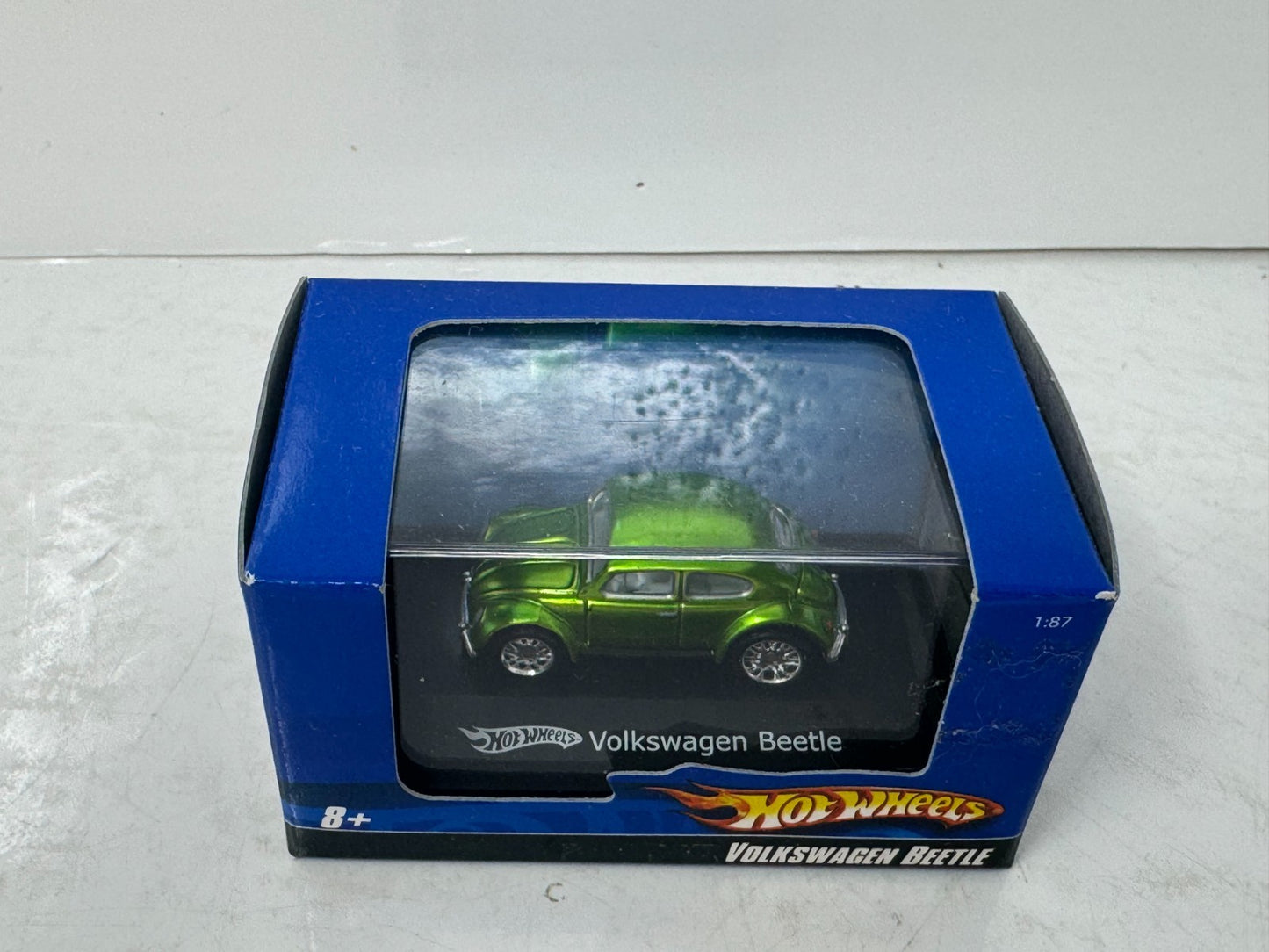Hot Wheels Collectibles Volkswagen Beetle Green 1:87 Diecast Car w/ Case RARE