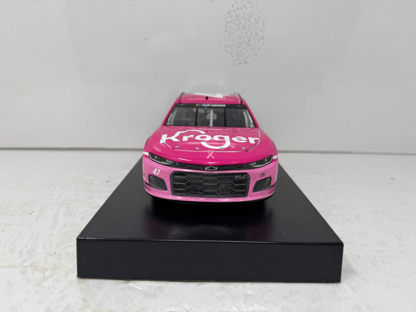Lionel NASCAR #47 Ricky Stenhouse Jr Kroger Pink Camaro ZL1 1:24 Diecast