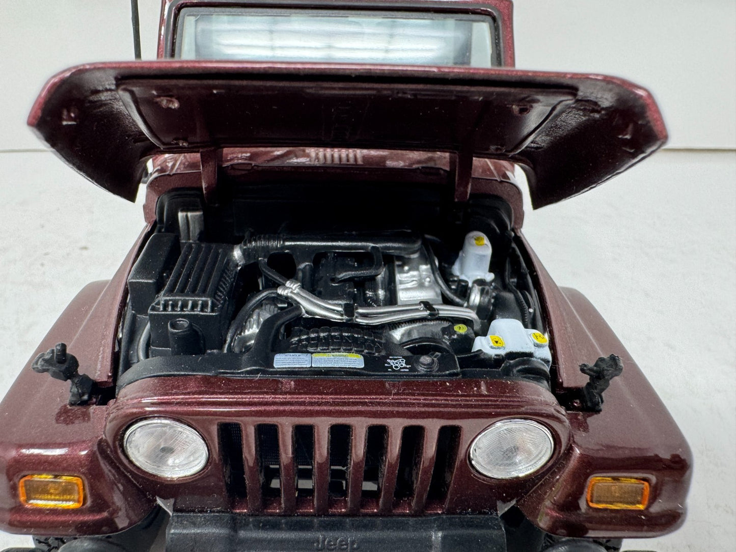 Maisto Special Edition Jeep Wrangler Sahara 1:18 Diecast Maroon Car