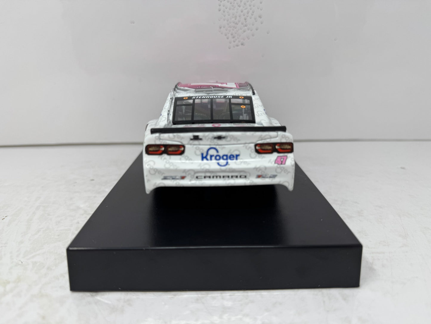 Lionel NASCAR #47 Ricky Stenhouse Jr Kroger Pink Camaro ZL1 1:24 Diecast