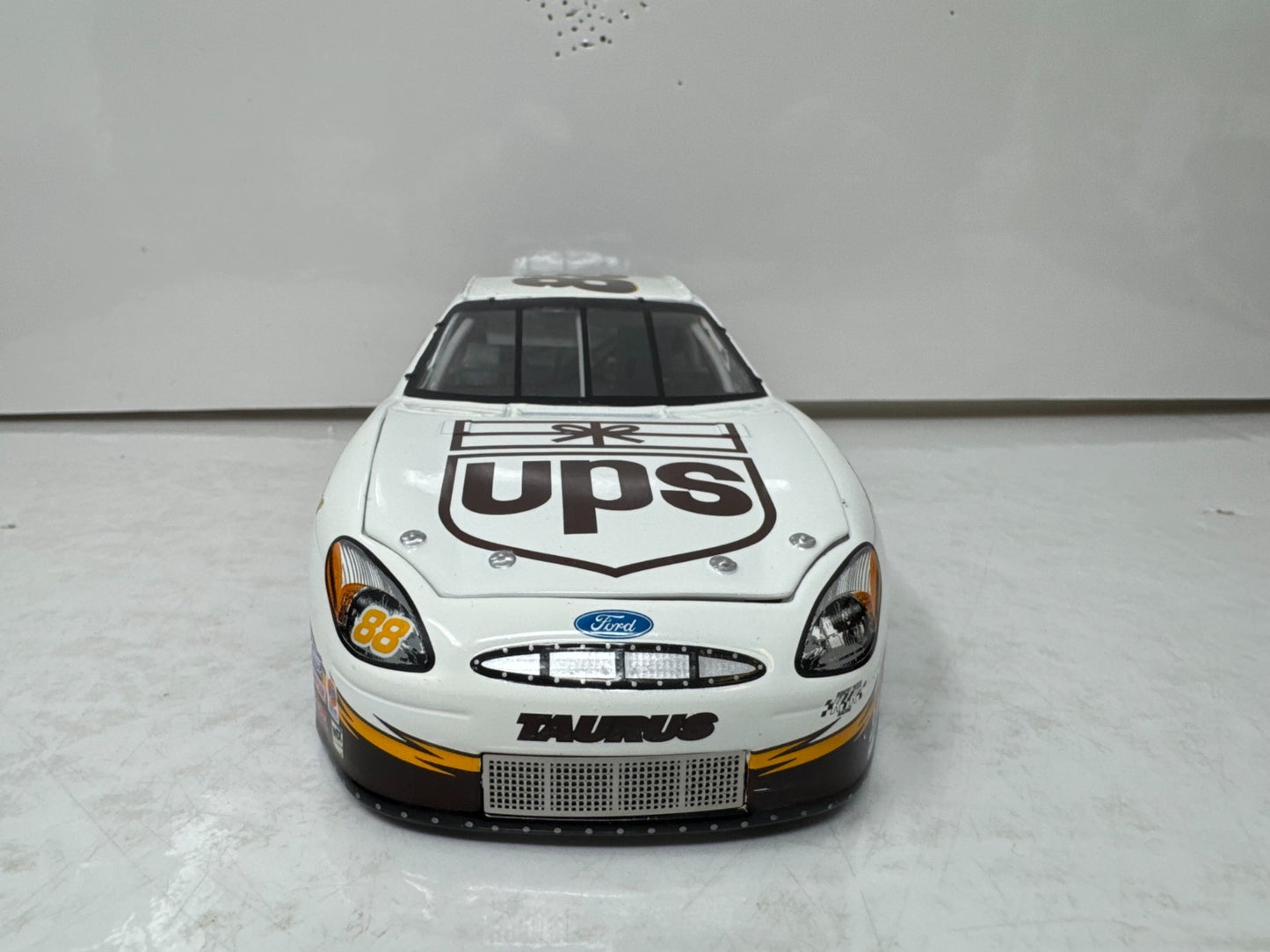 Action Nascar #88 Dale Jarrett UPS 2002 Ford Taurus 1:24 Diecast