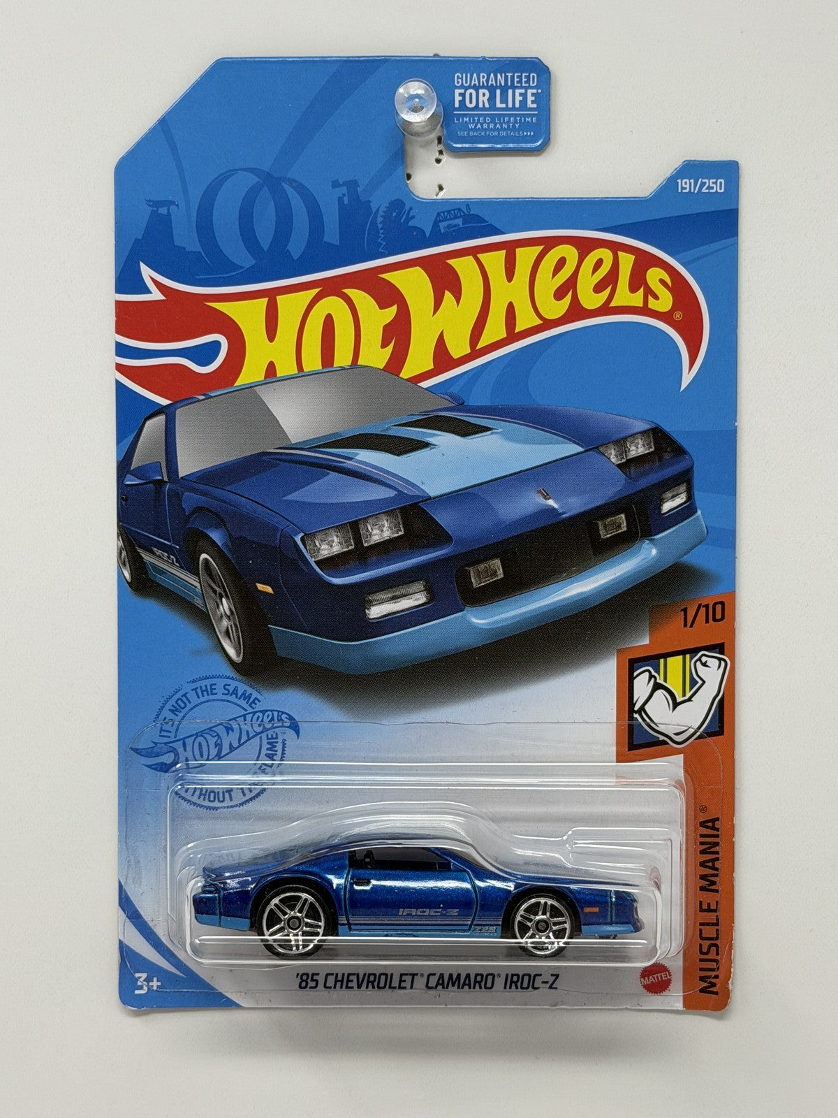 Hot Wheels Muscle Mania 1985 Chevrolet Camaro IROC-Z 1:64 Diecast Blue U.S. Card