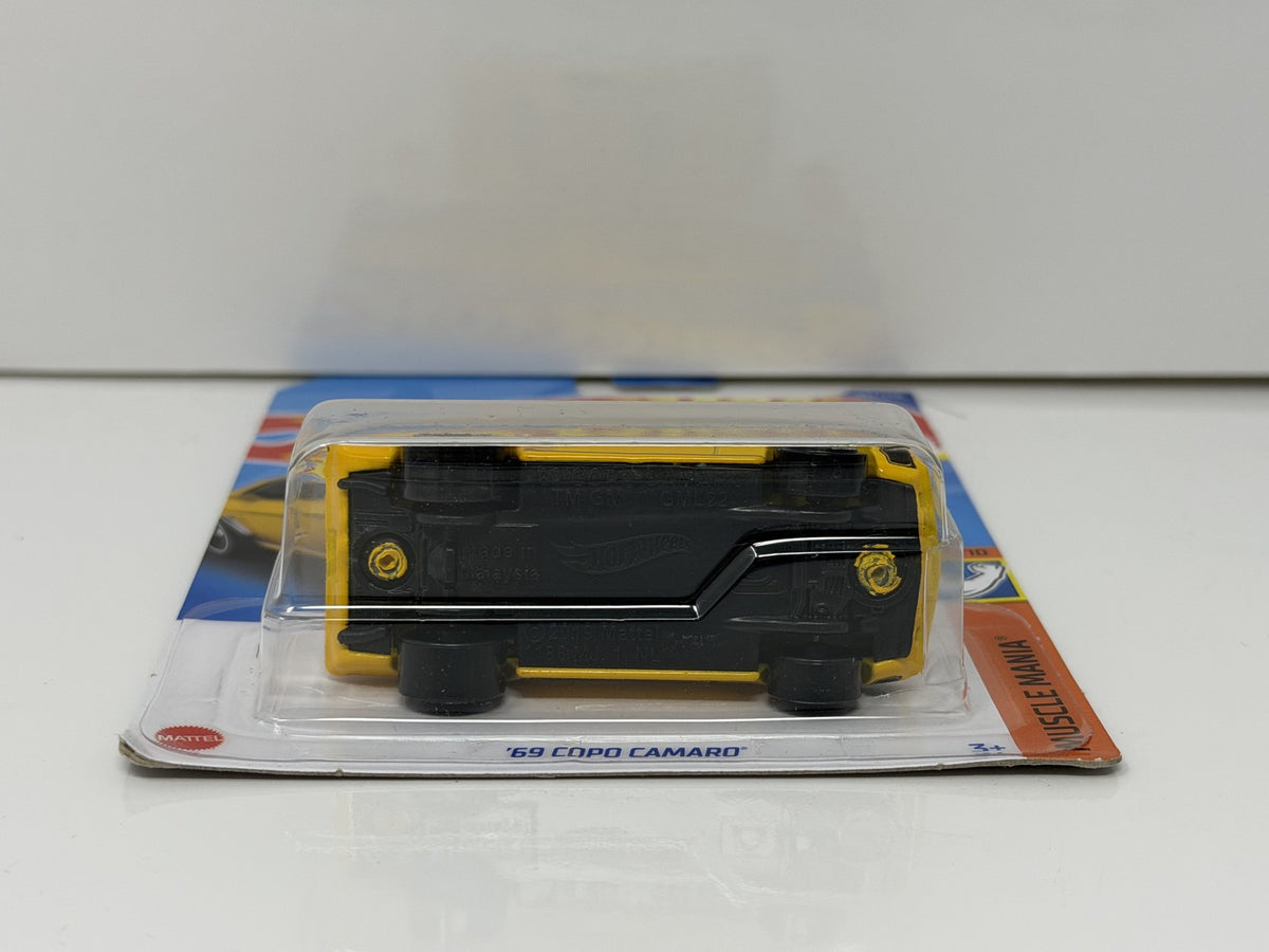 Hot Wheels Muscle Mania 1969 Chevrolet COPO Camaro 1:64 Diecast Yellow