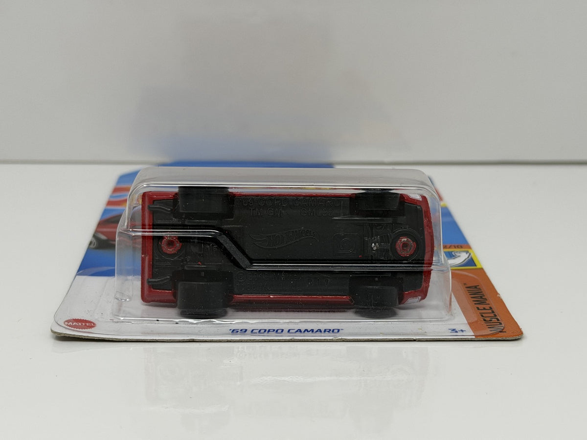 Hot Wheels Muscle Mania 1969 Chevrolet COPO Camaro 1:64 Diecast Red