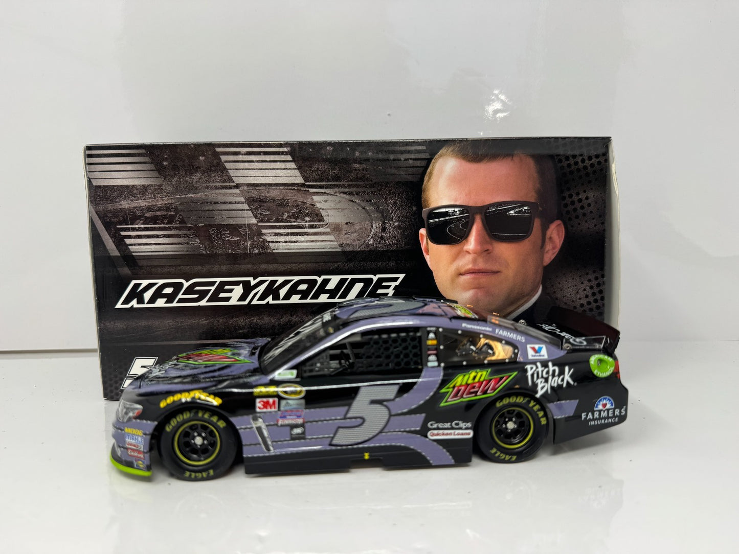 Lionel NASCAR Kasey Kahne #5 Mountain Dew Pitch Black 2016 SS 1:24 Diecast