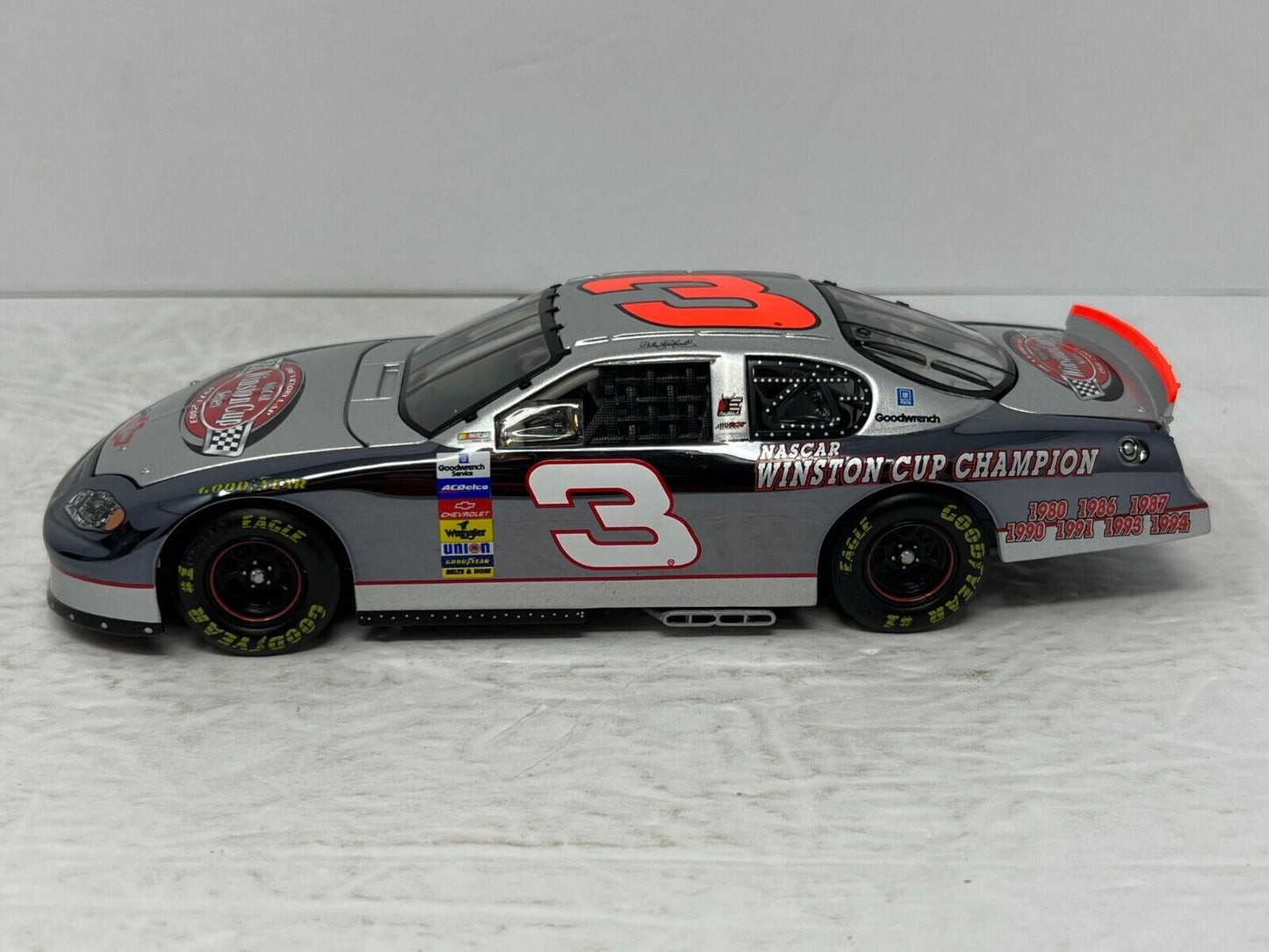 Action Nascar Dale Earnhardt Sr. Victory Lap 7x Champion GM Dealers 1:24 Diecast