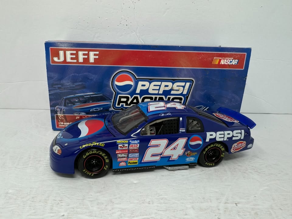 Action Nascar #24 Jeff Gordon Pepsi 1999 Chevrolet Monte Carlo 1:24 Diecast