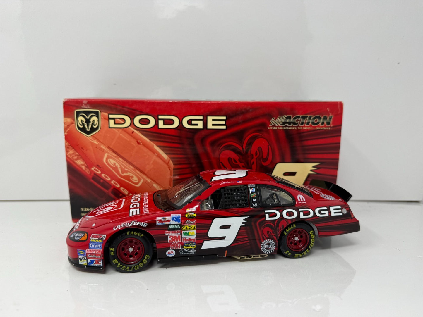Action NASCAR Kasey Kahne #9 Dodge Dealers 2004 Dodge Intrepid BANK 1:24 Diecast