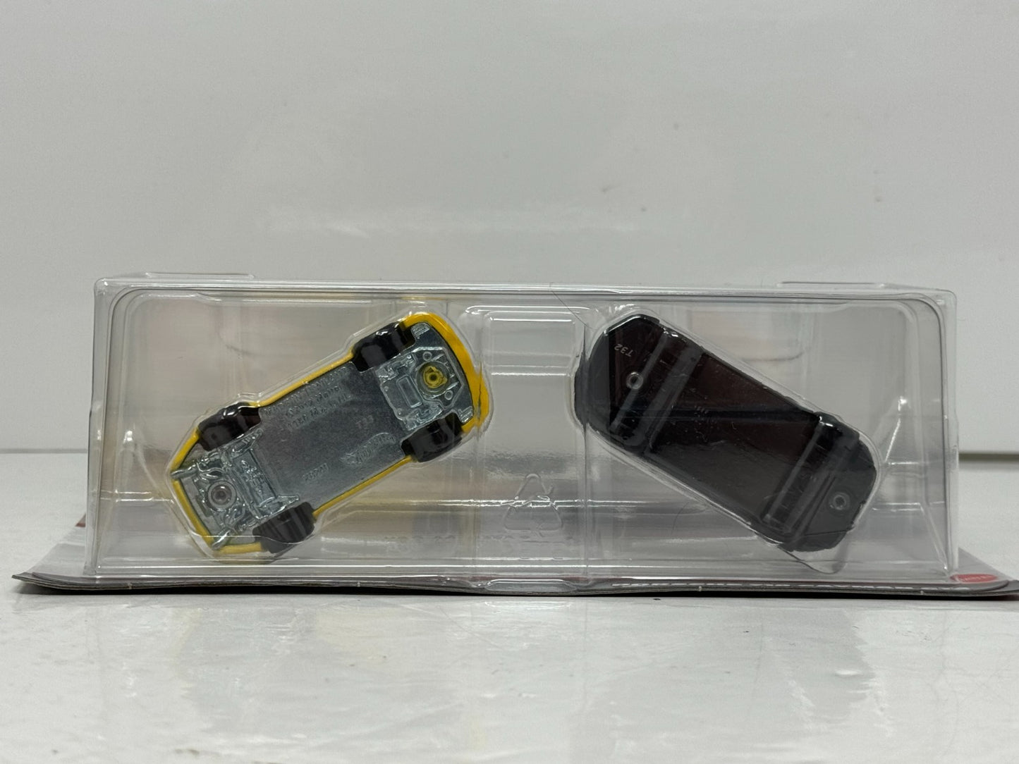 Hot Wheels Premium Porsche 993 GT2 & Porsche 718 Cayman GT4 2-Pack 1:64 Diecast