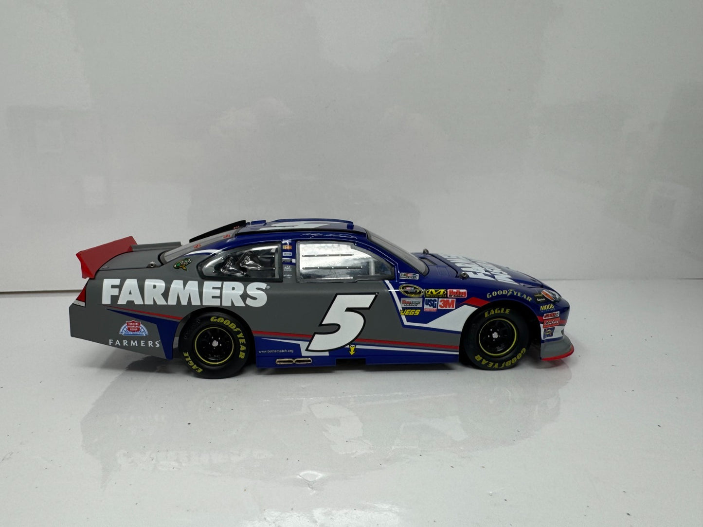 Lionel NASCAR Kasey Kahne #5 Farmers Insurance 2012 Chevy Impala 1:24 Diecast